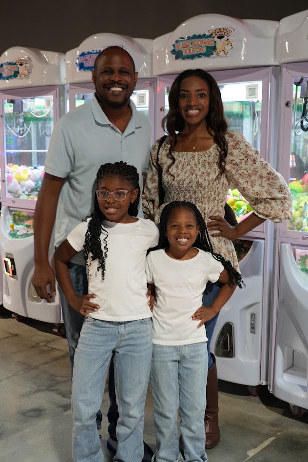 A DC Mom Bloggers family in front of the claw machines